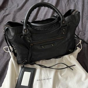 BALENCIAGA. Agneau Classic Hardware City Black. Authentic 💯